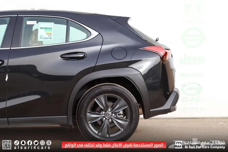لكزس UX300 AH هجين 2024 32
