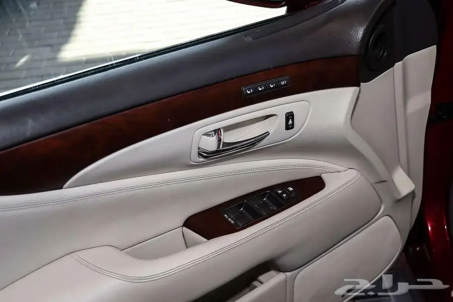 لكزس LS 460 موديل 2012 فل كامل 15