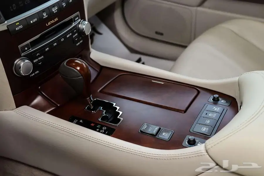 لكزس LS 460 موديل 2012 فل كامل 11
