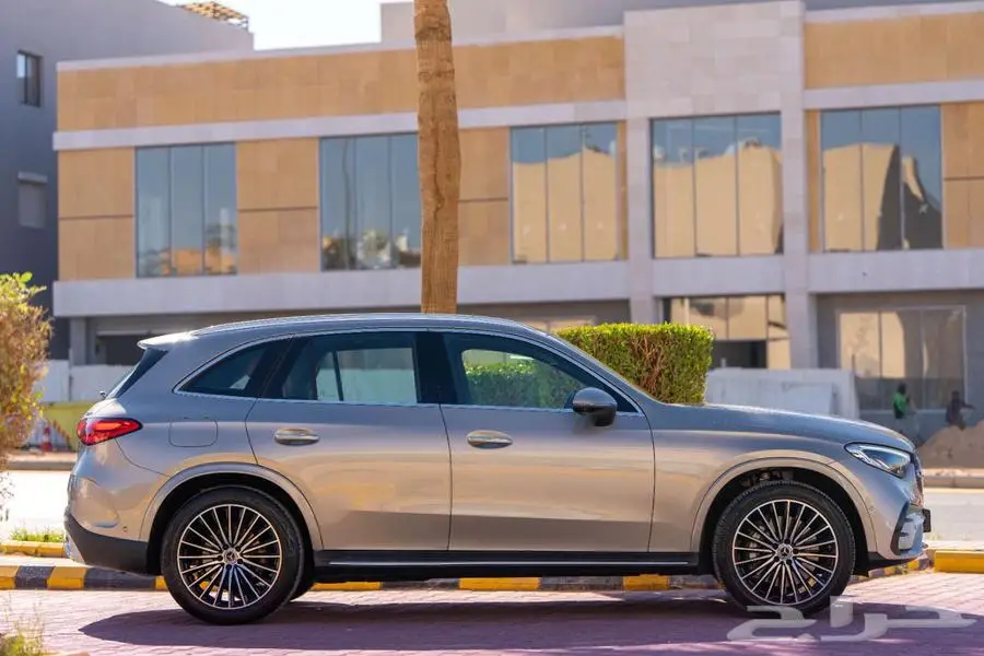 مرسيدس GLC 200 AMG KIT 2023 ذهبي خليجي 2
