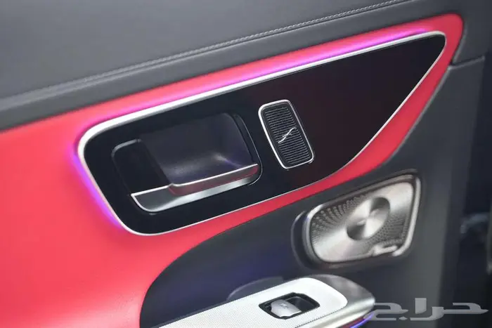 مرسيدس GLC 200 Coupe موديل 2025 أصفار خليجي رمادي غامق أحمر 16