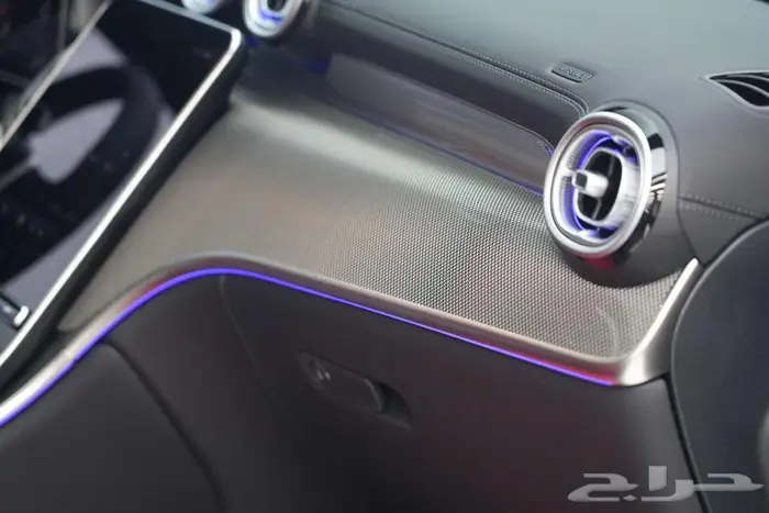 مرسيدس GLC 200 Coupe موديل 2025 أصفار خليجي رمادي غامق أحمر 7