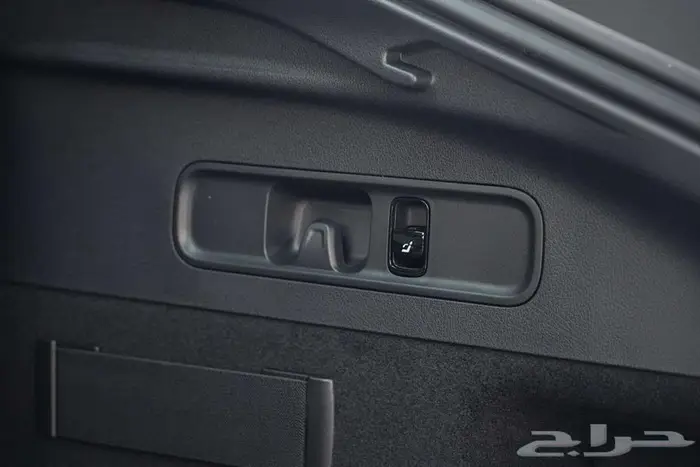 مرسيدس GLC 200 Coupe موديل 2025 أصفار خليجي رمادي غامق أحمر 24