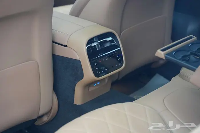 مرسيدس E 300 موديل 2025 أصفار خليجي رمادي ألبين بني تونكا 18