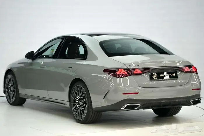 مرسيدس E 300 موديل 2025 أصفار خليجي رمادي ألبين بني تونكا 3