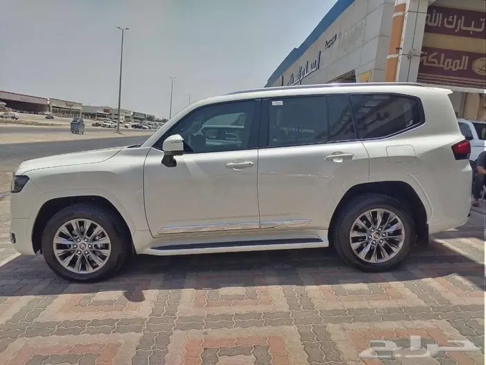 تويوتا لاندكروزر GXR L5 2023 العداد 66 الف كم 9