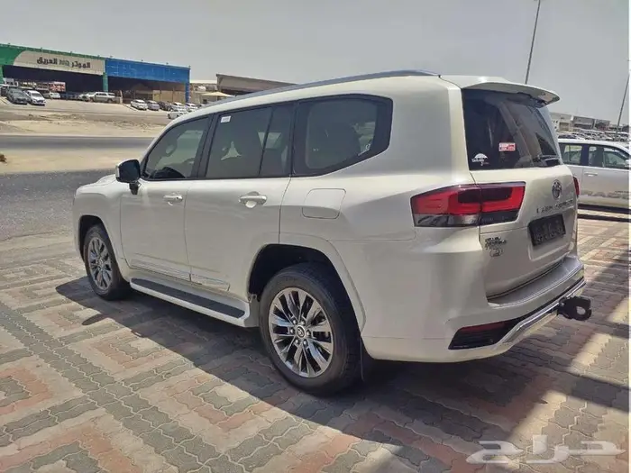 تويوتا لاندكروزر GXR L5 2023 العداد 66 الف كم 10
