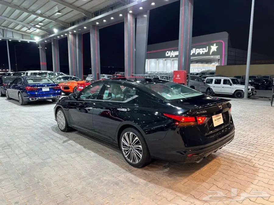 نيسان التيما SV 5