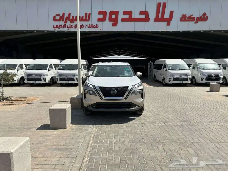 نيسان اكس تريل Sv نص فل سعودي 2025 4