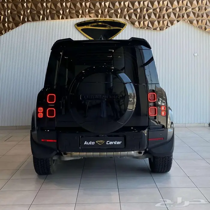 LAND ROVER DEFENDER 110 P300 SE 2024 BLACK 3