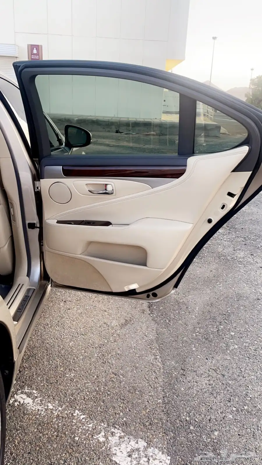 لكزس LS460 شورت 2015 24