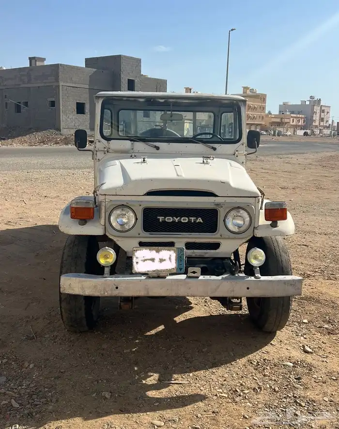 للبيع جيب شاص موديل 83 اللون ابيض 0