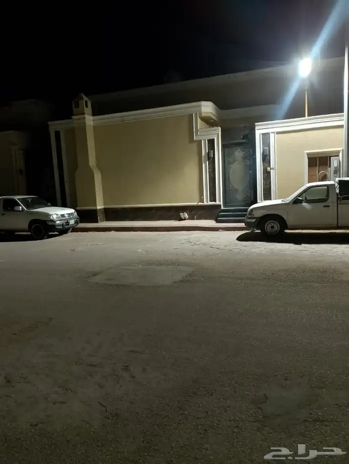 للبيع فله دور بالمزاحمية حي الريف 0