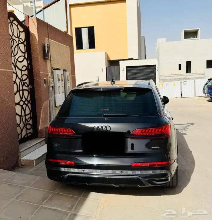 Audi Q7 2023 S line quattro 2