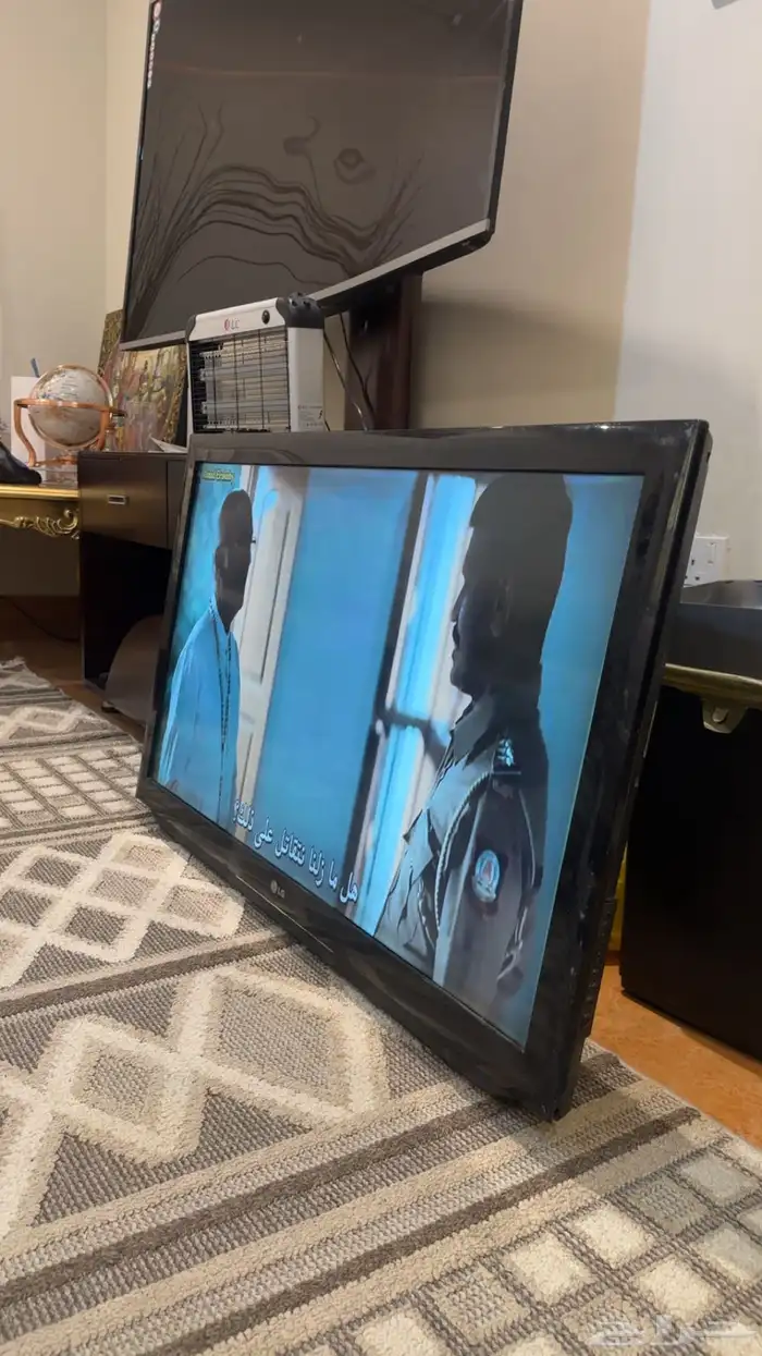 شاشتين نظيفه شرط مستعمله وحده 32 و42LGبوصه 2