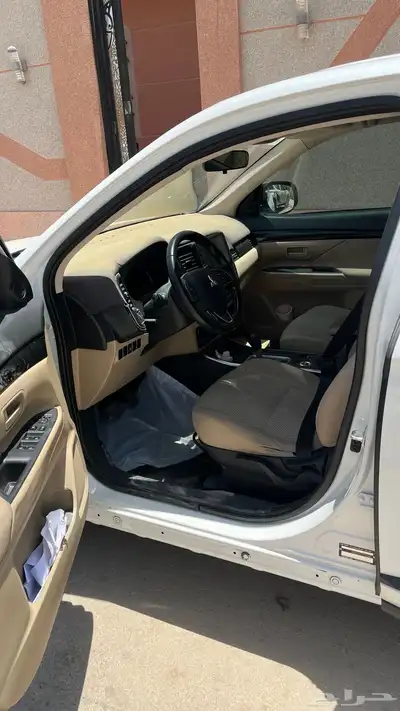 مستبيشي اوت لاندر مستعمل نضيف 8
