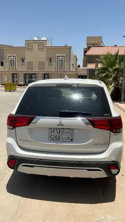 مستبيشي اوت لاندر مستعمل نضيف 6