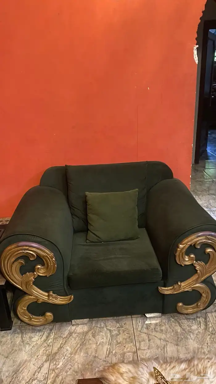كنب اربع قطع والسعر عالسوم والكنب ما يشكي من شي 0
