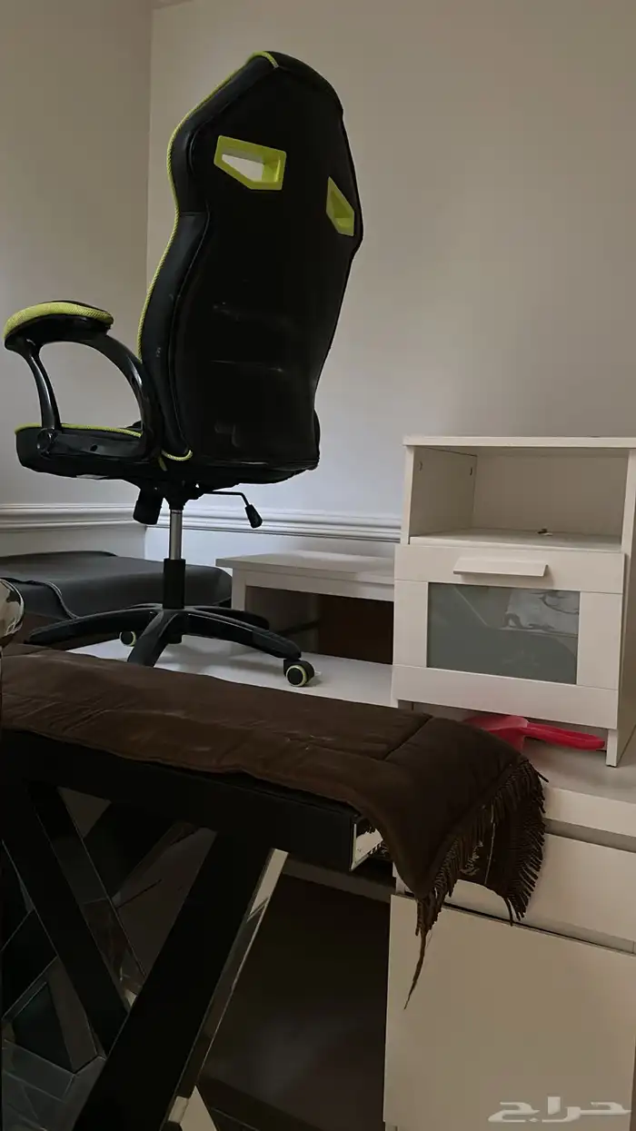 هيكل سريرمع مرتبه مع مكتبين شاشه ورفوف وكرسي وكومدينه 2