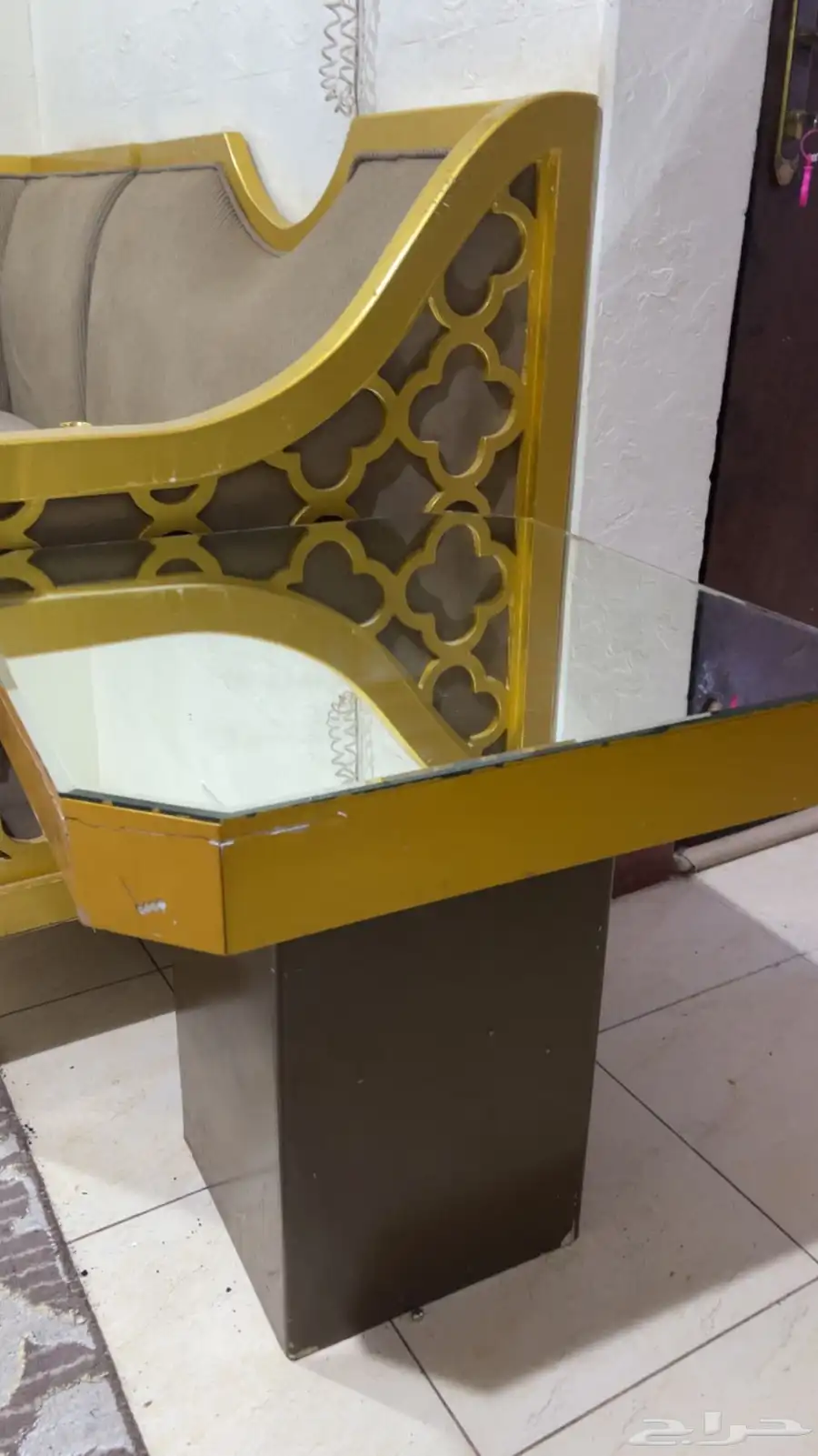 طاوله ارضيه وطاولات صاله ومرايه 3