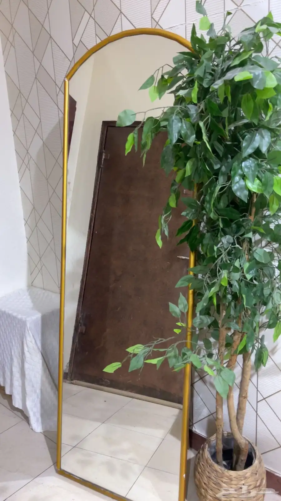 طاوله ارضيه وطاولات صاله ومرايه 4