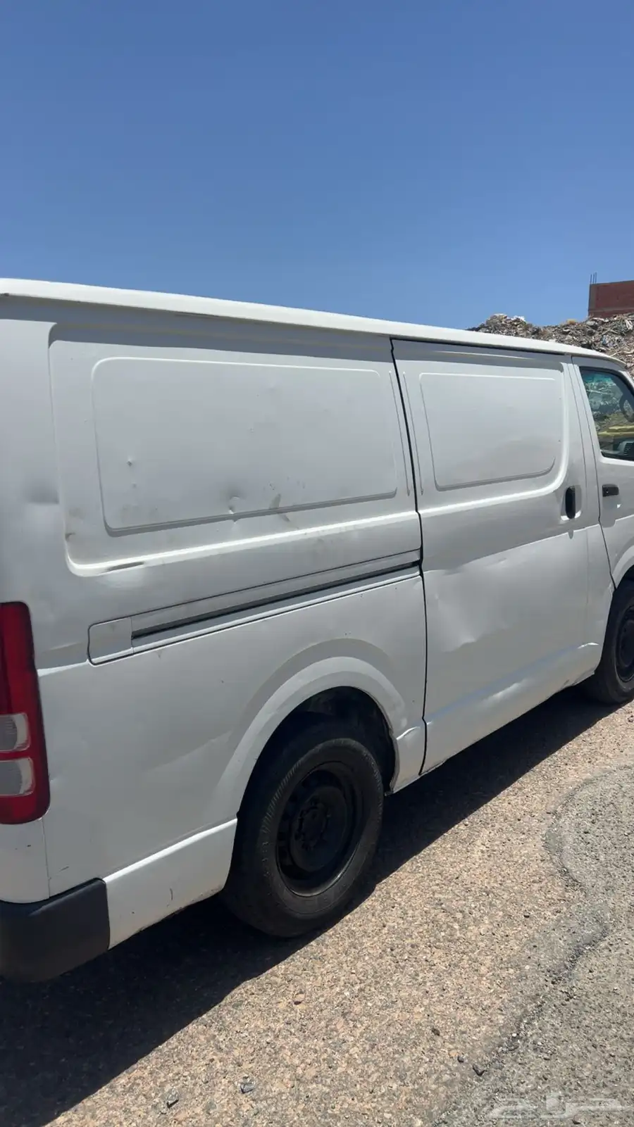 Toyota Hiace Bus 2