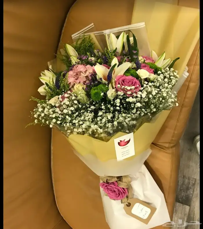 ابغى منسق او منسقة ورد نعمل بدون محل 0