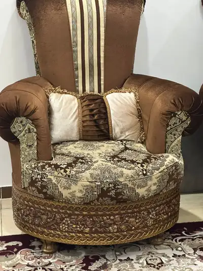 طقم كنب مع طاولات 6