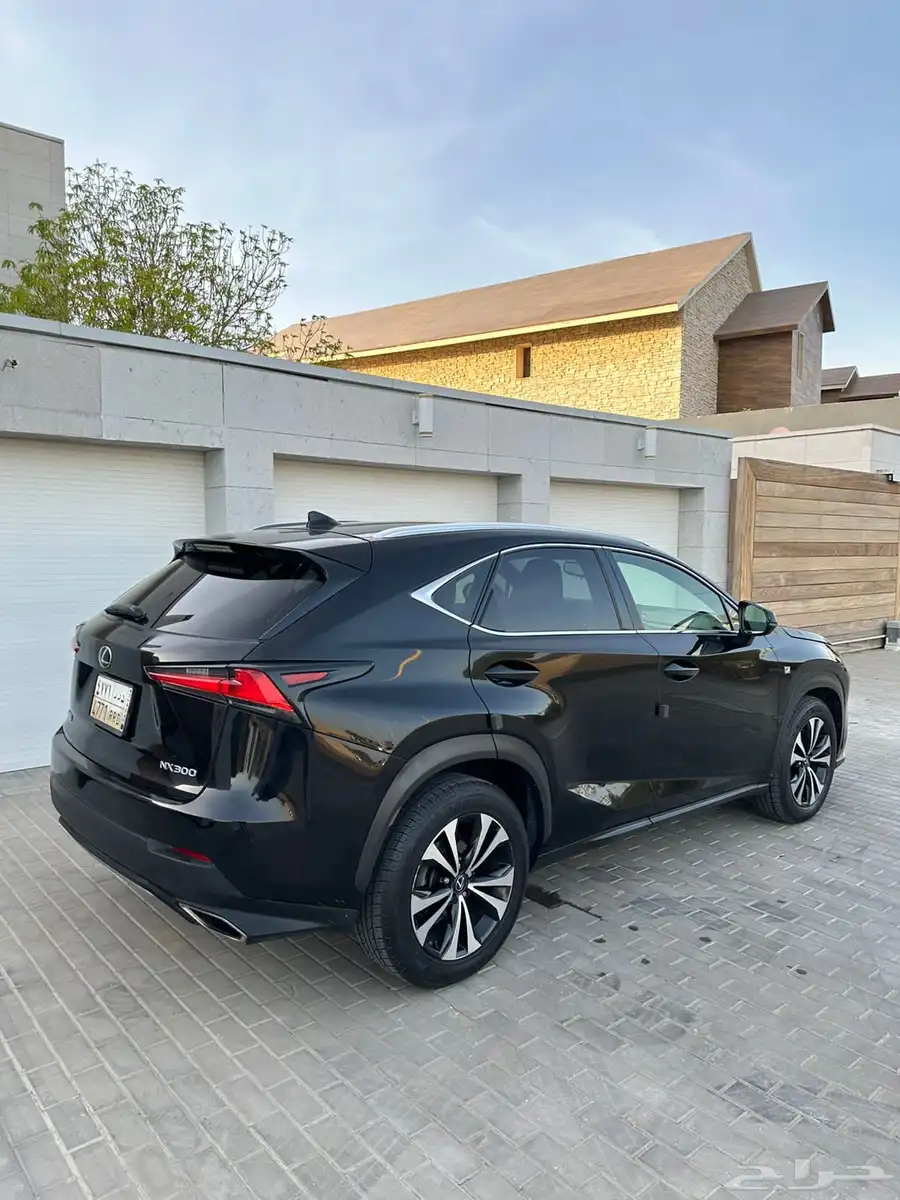 لكزس NX 2019 4
