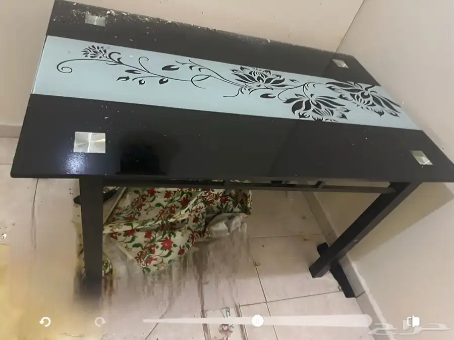 طاولة طعام بدون كراسي 0