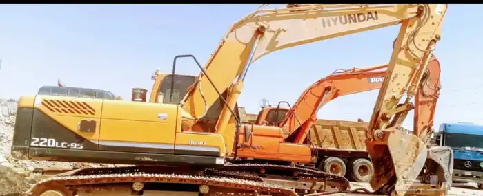 بوكلين للبيع هونداي مكينة كومنز مع دقاق موديل 2016 0