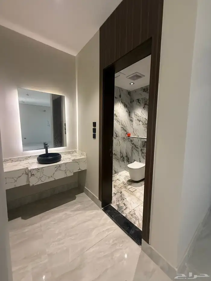 فله - فيلا فاخره للبيع ولي العهد 5تشطيب ديلوكس قرب التجاري 2