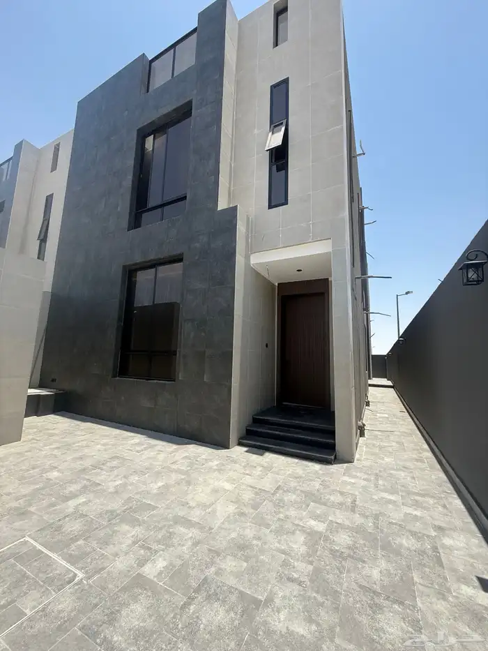 فله - فيلا فاخره للبيع ولي العهد 5تشطيب ديلوكس قرب التجاري 0