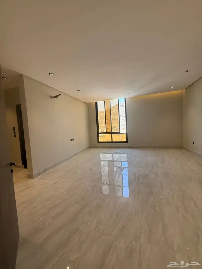 فله - فيلا فاخره للبيع ولي العهد 5تشطيب ديلوكس قرب التجاري 8