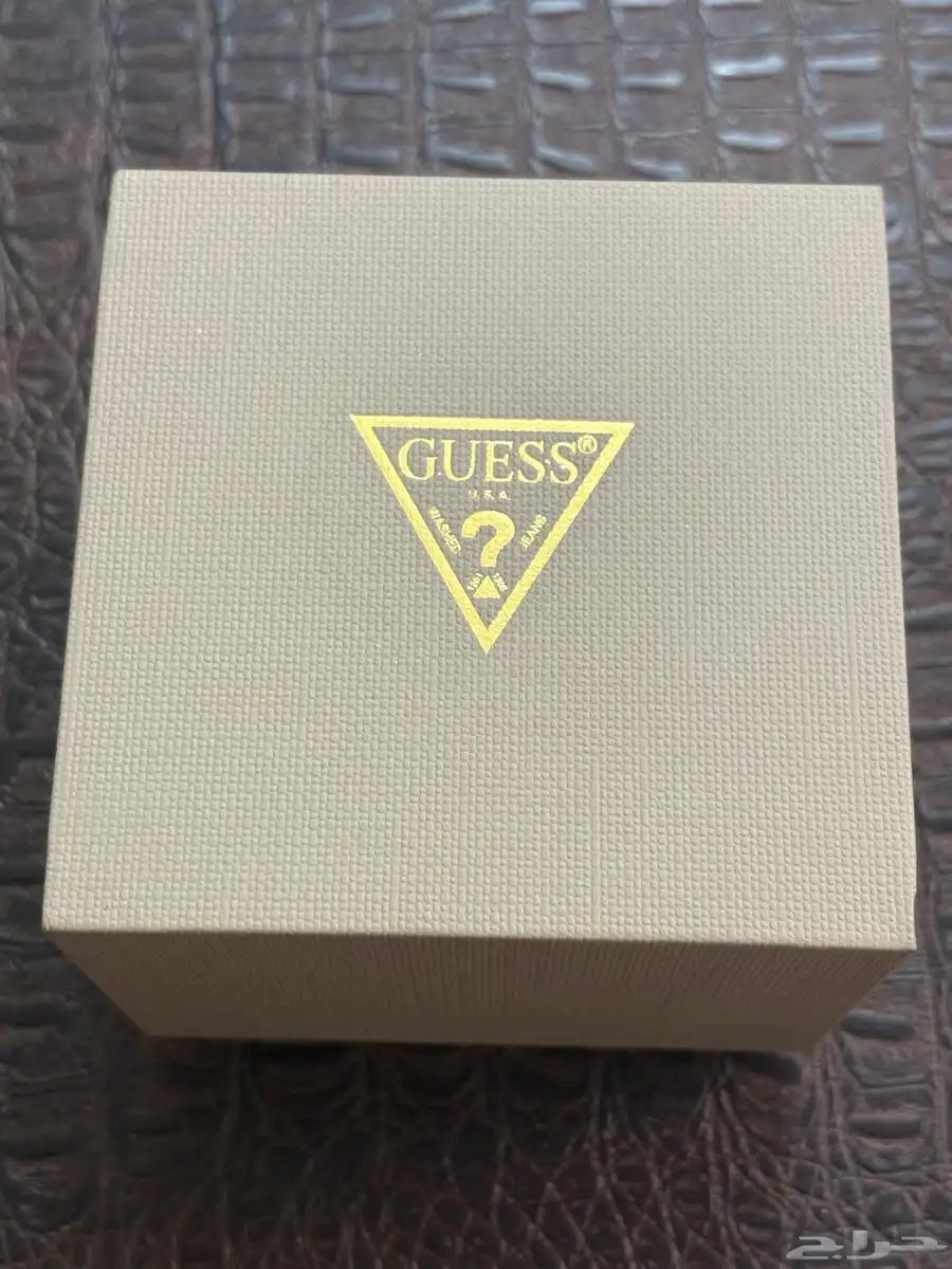 ساعة guess 0