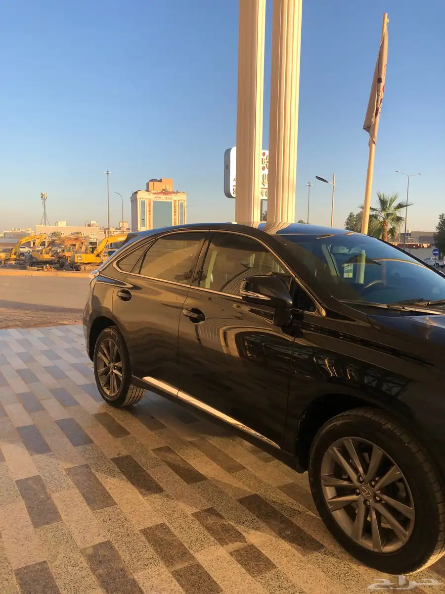 للبيع لكزس RX350 فل كامل موديل 2013(عبداللطيف جميل) نظيفة 12