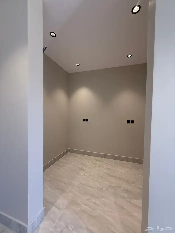 فله - فيلا فاخره للبيع ولي العهد 5تشطيب ديلوكس قرب التجاري 10