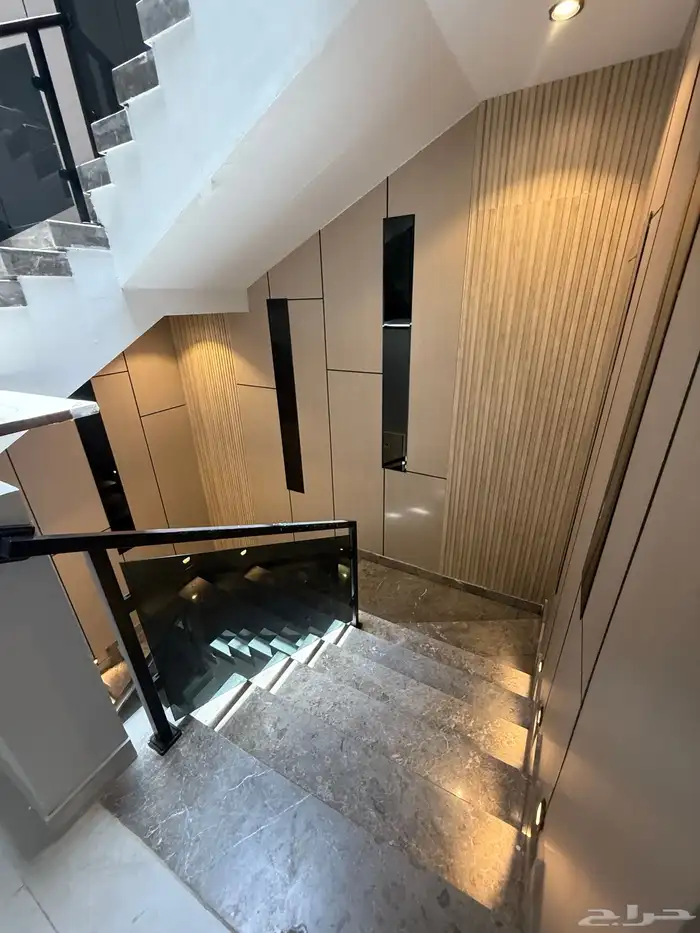 فله -فيلا فاخره جدا تشطيب مودرن ولي العهد 6 قرب التجاري VIP 1