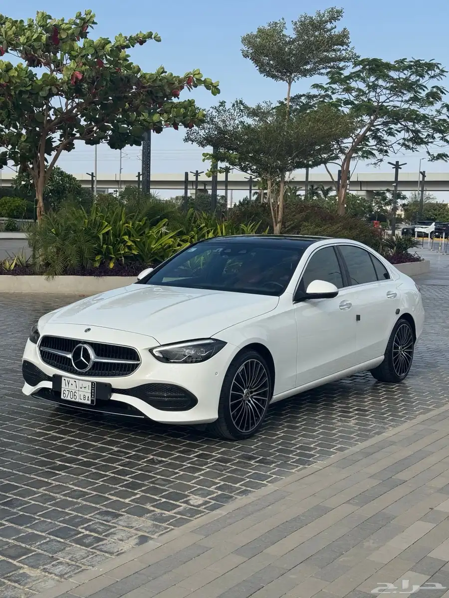 مرسيدس C300 موديل 2023 داخليه جملي 0