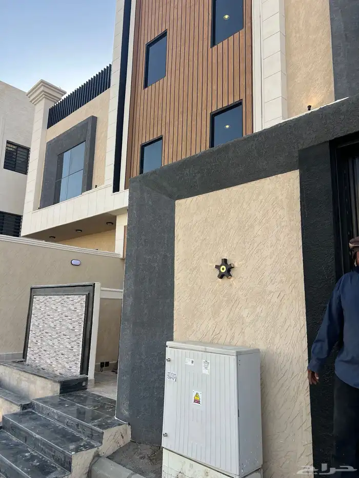 للبيع للبيع روفات ارضيه وعلويه جديده مكان مميزه المحاله 1