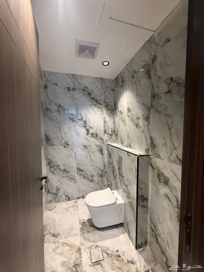 فله - فيلا فاخره للبيع ولي العهد 5تشطيب ديلوكس قرب التجاري 3