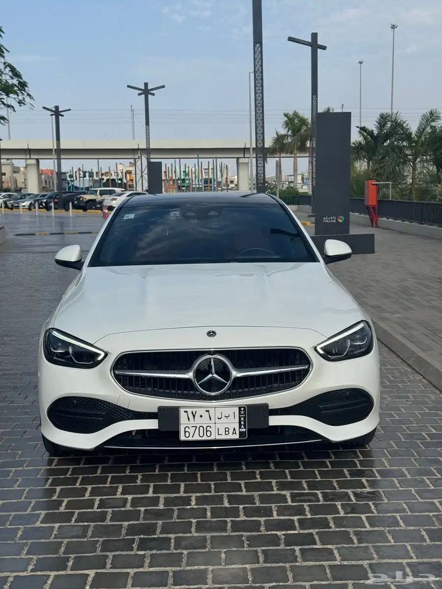 مرسيدس C300 موديل 2023 داخليه جملي 20
