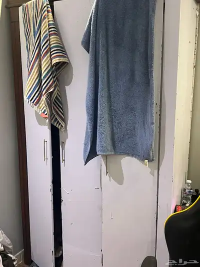 عفش مكون من سرير نفرين ودولاب وتسريحه ودولاب شاشه ومرايا 6