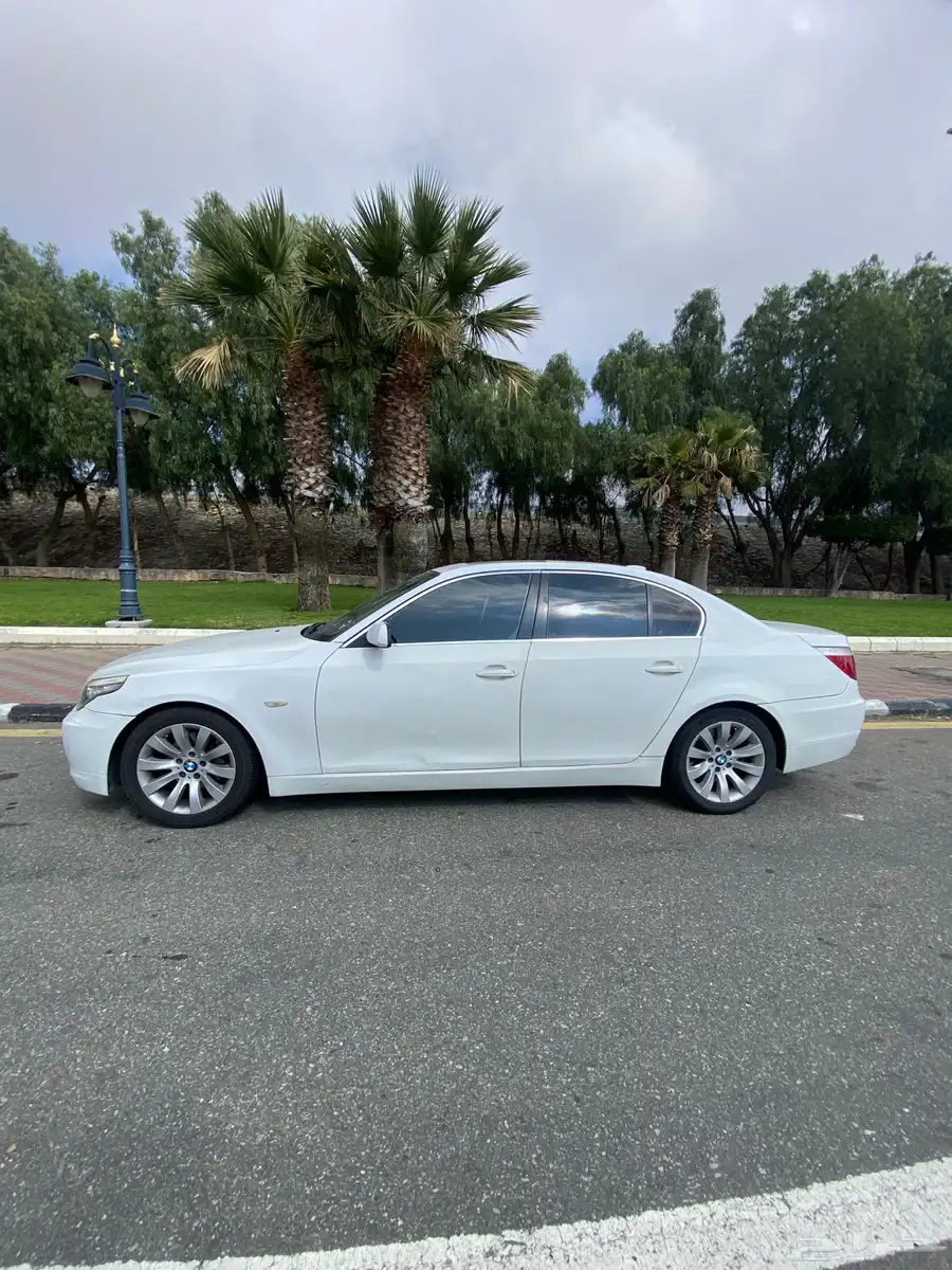 BMW e60 2008 i523 2