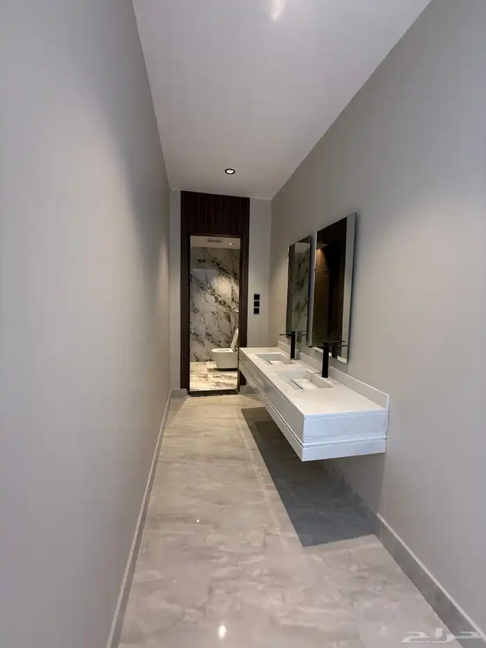 فله - فيلا فاخره للبيع ولي العهد 5تشطيب ديلوكس قرب التجاري 4