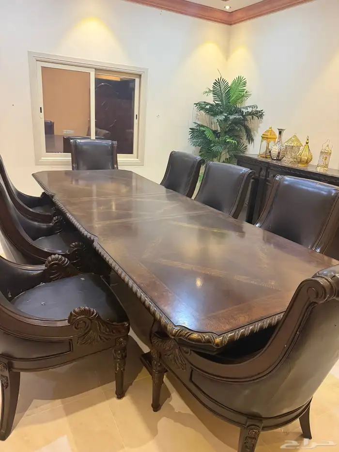 للبيع طاولة طعام ب8 كراسي طاولة بوفيه مظهر أنيق وجودة عاليه 2