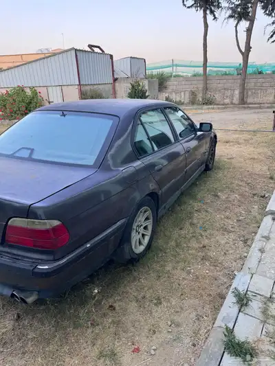 بي إم دبليو 740 i 2