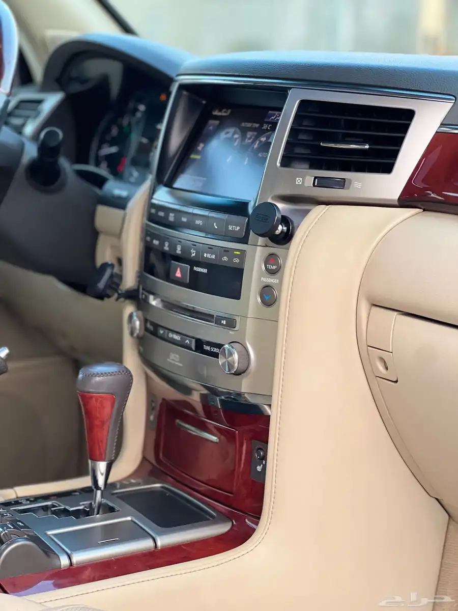 لكزس LX570 2014 بريمي 43