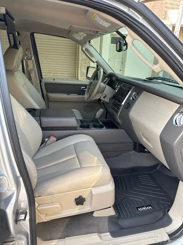 اكسبديشن 2010 مخزن شاصي طويل نظيف جدا ماشي 74 23