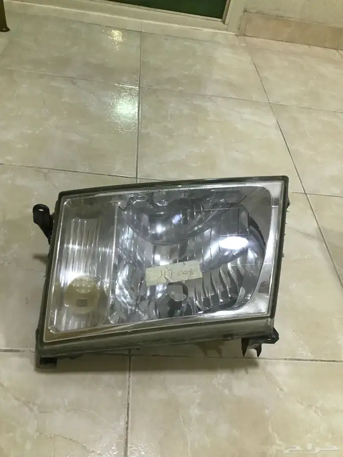 عيون لاندكروزر 2004 مستخدم في واحد منها مشخ مايضر الييت 0